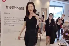 34岁江疏影拍戏被偶遇，手指路人怒斥别拍了，网友评论两极分化图片