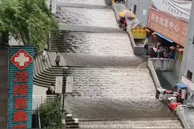 重庆涪陵区自来水管遭道路施工人员挖断，城建科：将处分相关人员图片