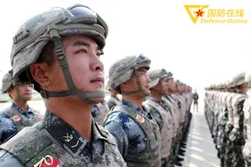 定格最美的瞬间 致军人的热血青春图片