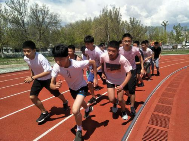 体育老师认可的省力“跑步”法，让长跑也不累了，中考生记得收藏