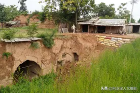 农村7旬老人搞土建不请工程队，“铁杵墩”是神器，看是啥工具图片