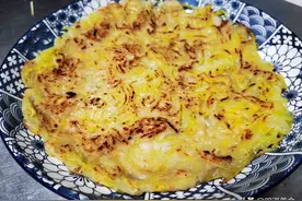 东北农家饭“大碴粥和土豆饼”，饿了就馋这一口，怎么吃都不够图片