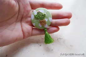 扣子也能做胸针？别的扣子不敢保证，刺绣扣子可以做胸针哦图片