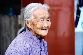 老话“老人长寿克子孙”，为什么会有这说法？你怎么看？图片