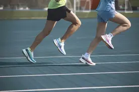 䨻上开练 李宁䨻飞电Discovery竞速训练鞋助燃跑力潜能图片