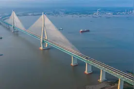 中国建全球第一跨度桥梁，日本拒绝提供钢索，不料惨遭中国打脸图片