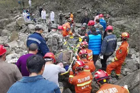 地质考察人员被困清平山谷 多部门联合 18小时后终获救图片