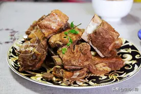 我家丰盛午餐，肉一上桌，这俩菜准出现，刮油消化快，肠胃没负担图片