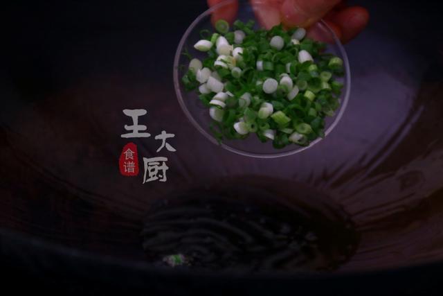 黄花菜和它一起下锅炒，又鲜又嫩好吃下饭，营养美味做法还简单