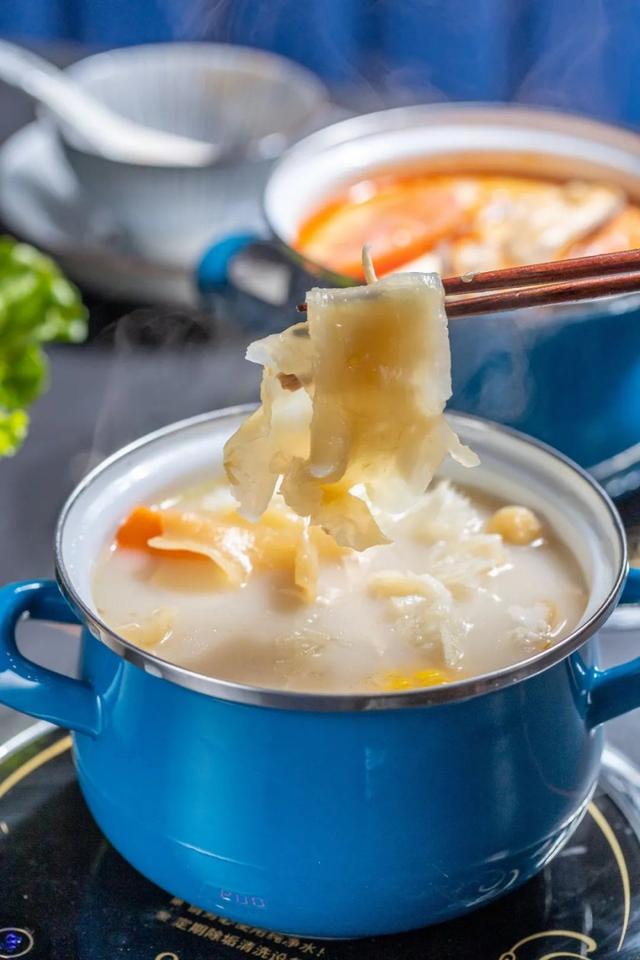 奶白色鱼翅花胶汤 2026年花胶鱼翅汤的做法