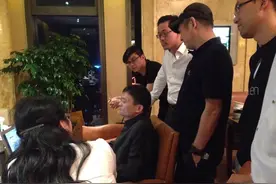 全球负债最多的人，欠下银行1.1万亿元，每天起床就要还两三亿图片