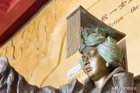 武则天的首席男宠，打宰相，烧宫殿，恣意妄为，最后被宫女勒杀图片
