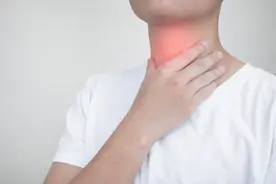 男子经常拉肚子，“病根”竟出在脖子上！专家紧急提醒图片