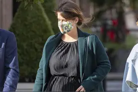 英国公主官宣怀孕后首亮相！穿黑裙挺巨肚，不控制体重输给梅根了图片
