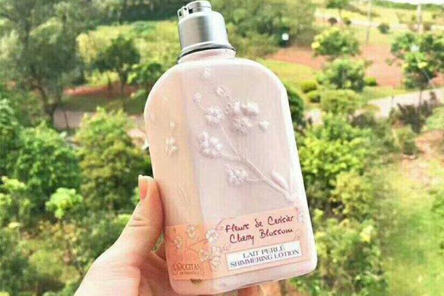 男生涂身体乳会粘腿毛吗