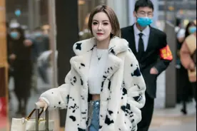 别迷信“光腿神器”了！想时髦就得扛住冻，看小姐姐街拍就知道图片