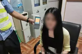 “凌晨还要查车啊？”小姐姐才到手半年的驾驶证没了！图片