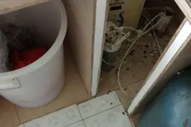 旧净水机下岗图片