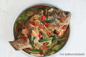 广西特色啤酒鱼，在家也能做，鲜嫩美味，汤汁下饭，比烤鱼还好吃图片