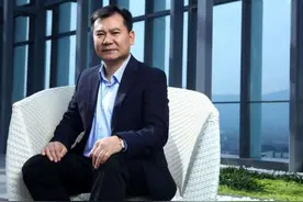 江苏最大的隐形富豪，把千亿资产送弟弟，手头一块地皮值250亿图片