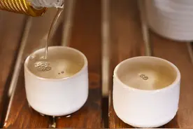 每天喝一杯白酒的人，与不喝的人有什么不同？或许跟你想的不一样图片