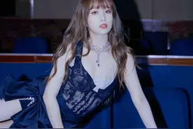 小说：我帮美女同事捡手机看到一张图片，发现她有不为人知的秘密图片