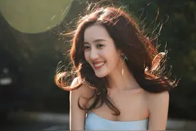 还记得“知否”里的小桃吗？她现代装也太好看了图片