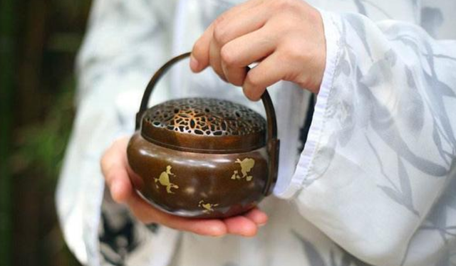 火地、火炕、暖阁与手炉，紫禁城里的皇家保暖措施，有多全面？