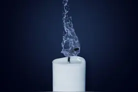 一升100度的水里倒入一升0度的水之后是不是两升50度的水？图片