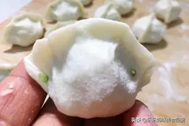 白露过后，这菜不吃就长老筋了，膳食纤维含量高，包成饺子真美味图片