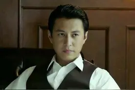 靳东：和江珊同居5年，娶二婚李佳，靳东为何总是爱上离婚女人？图片