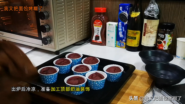 红丝绒蛋糕是什么材料做的（烘焙师教你做红丝绒蛋糕）