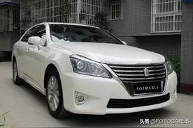 丰田皇冠2.5L V6真皮，情怀男人的最爱，精品还是不错的图片