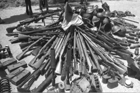 日军投降后，在东北留下巨型军火库被牧童发现，足足装载13辆卡车图片