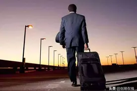 留不下的大城市，回不去的小城市，困在大城市里的小城中青年们图片