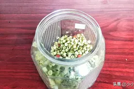 酸豆角最简单的做法，一次腌1瓶，又脆又香，吃一年也不会坏图片