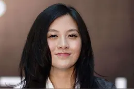 80后美女富二代纪凯婷:坐拥深圳90%地产,30岁身价500亿却嫁穷小子图片