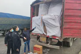 震惊！连江警方查获50000多条假冒香烟，案值达1050万元图片