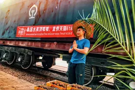 泰国副总理直播卖榴莲：近900万人围观，一口气卖了10000只图片