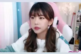 英雄联盟：周淑怡发电玩城摆拍，女神气质尽显，电玩女神性感撩人图片