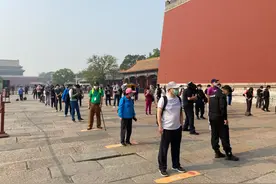 故宫今早刚开门，这一幕就戳中了我图片
