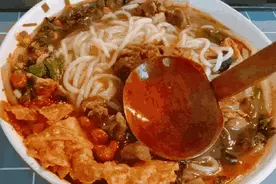 张歆艺胡可推荐的网红美食螺蛳粉，闻着臭吃着香，到底有何吸引力图片
