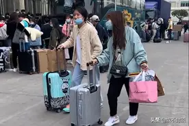 东莞电子厂又来了一批临时工，但是只能做几个月，知道是为什么吗图片