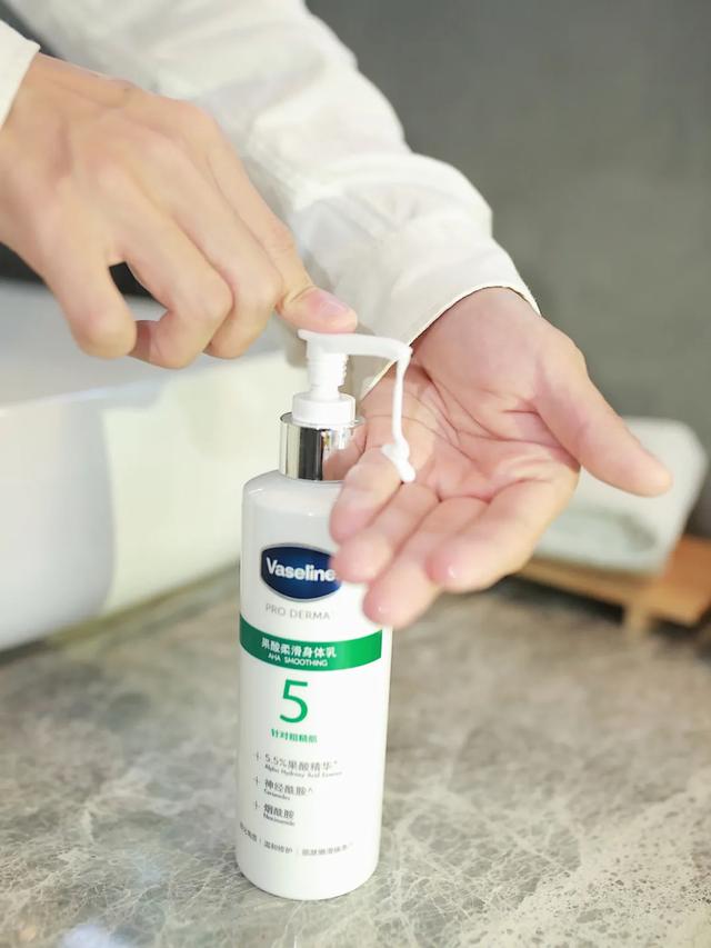 用了身体乳身体长红色痘痘