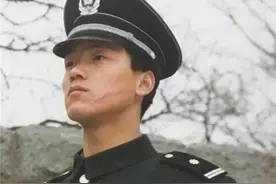 当初那个逆袭考上北大的保安, 25年过去了, 如今怎么样了?图片