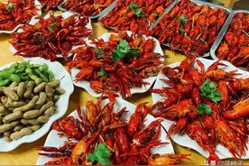 豪！一桌小龙虾放肆开撸。请朋友一次吃10斤会多有面？西安4人128图片