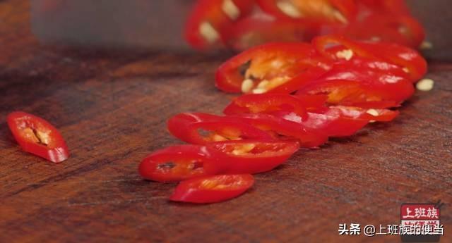 怎样把土豆丝炒的又香又脆？只需一点小技巧，味道比饭店还好吃