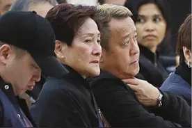 曾志伟与太太朱锡珍20年各自安好的婚姻，为何看似松散，实则牢固图片