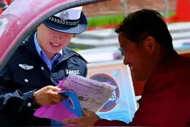 「交通安全」正宁公安交警开展一盔一带交通安全守护行动图片