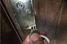 钥匙断在锁孔里，不用费力气不用找师傅，这样就能取出来图片